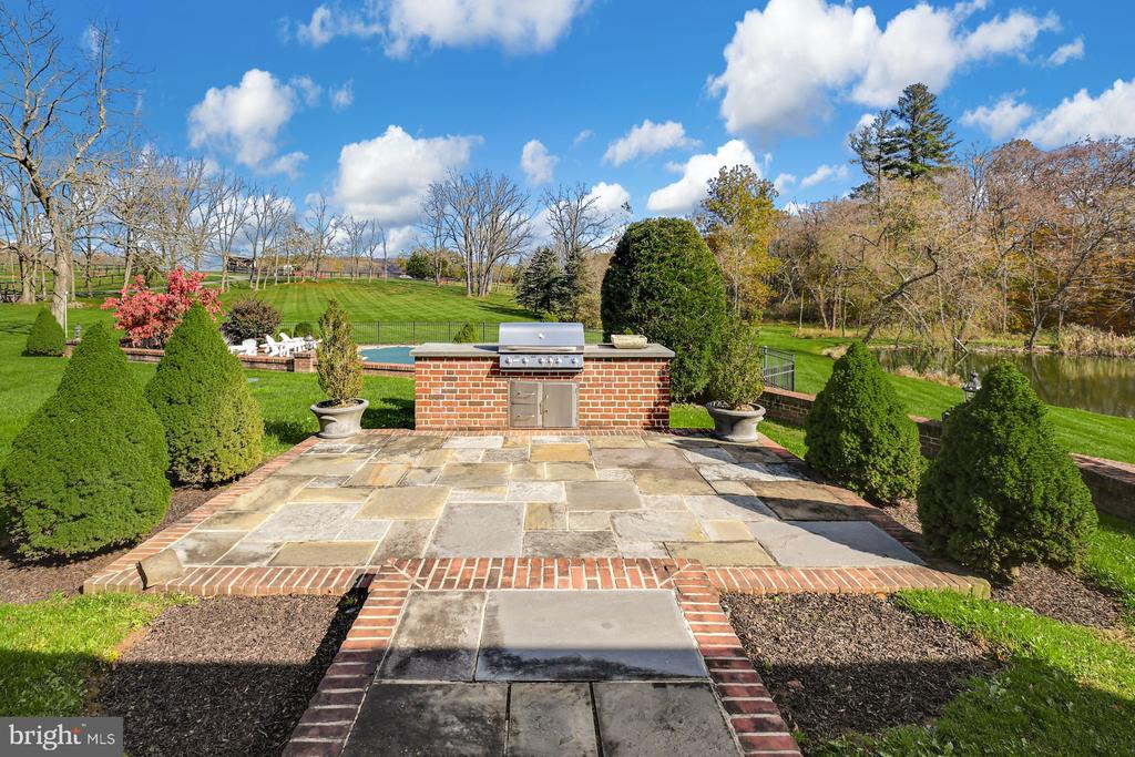 1315 PINEVILLE ROAD