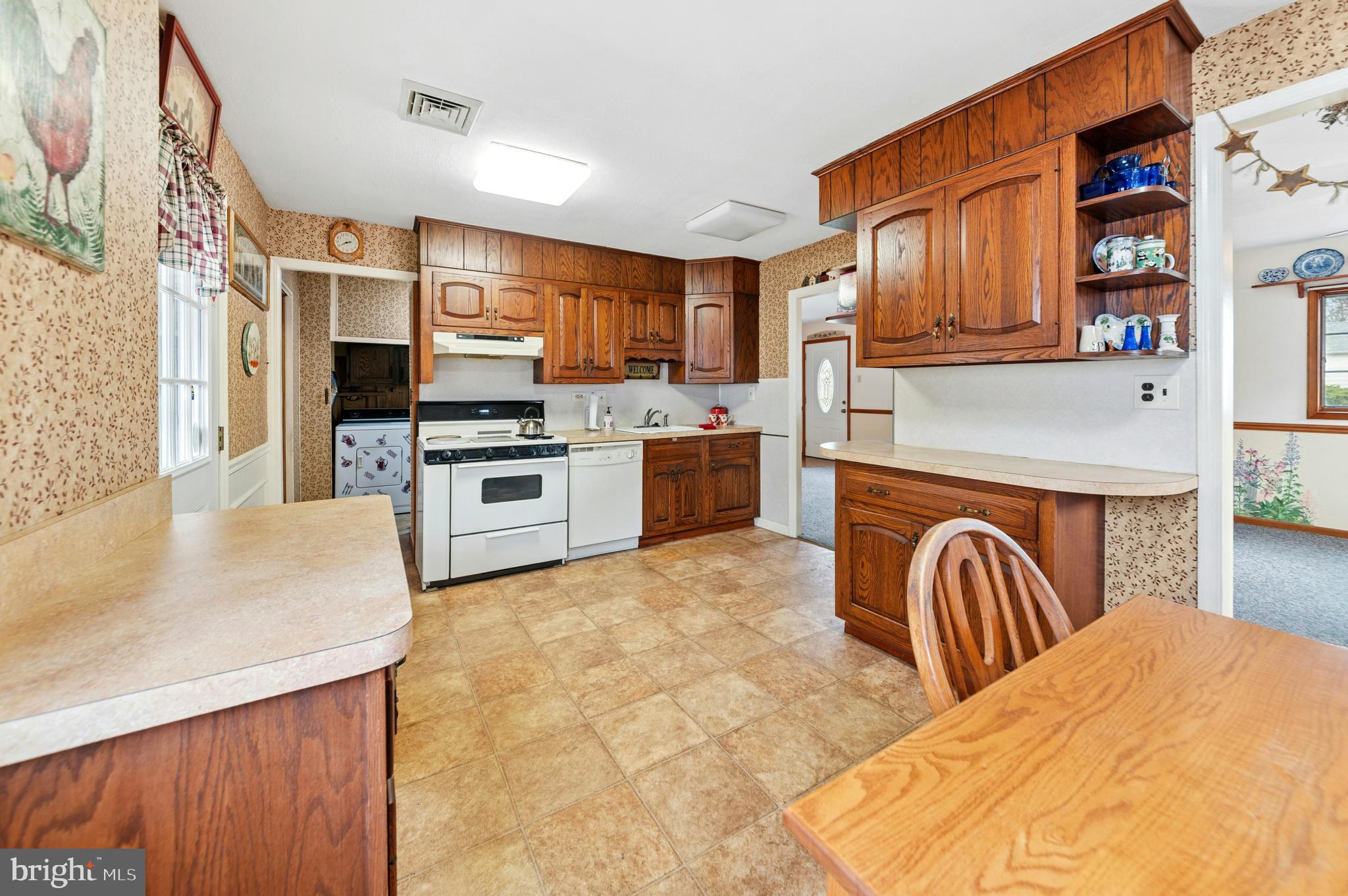 908 CIRCLE DRIVE