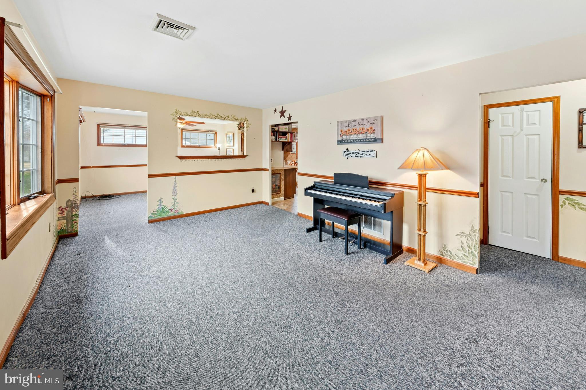 908 CIRCLE DRIVE