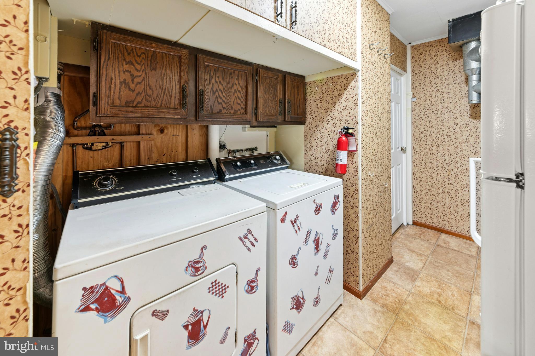 908 CIRCLE DRIVE