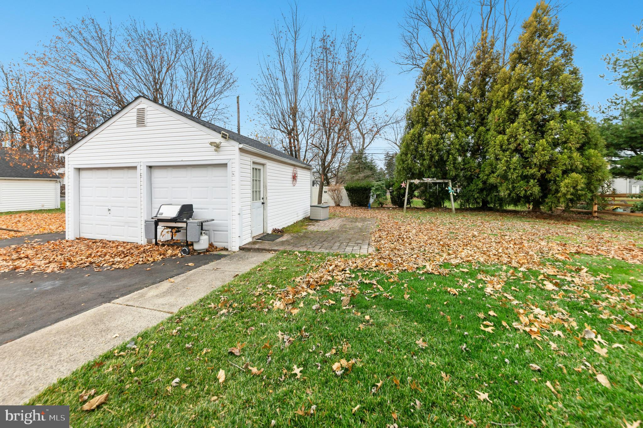 908 CIRCLE DRIVE