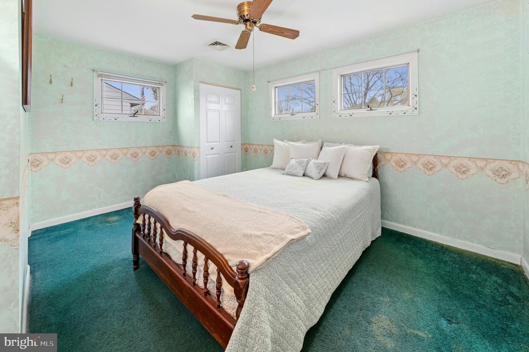 908 CIRCLE DRIVE