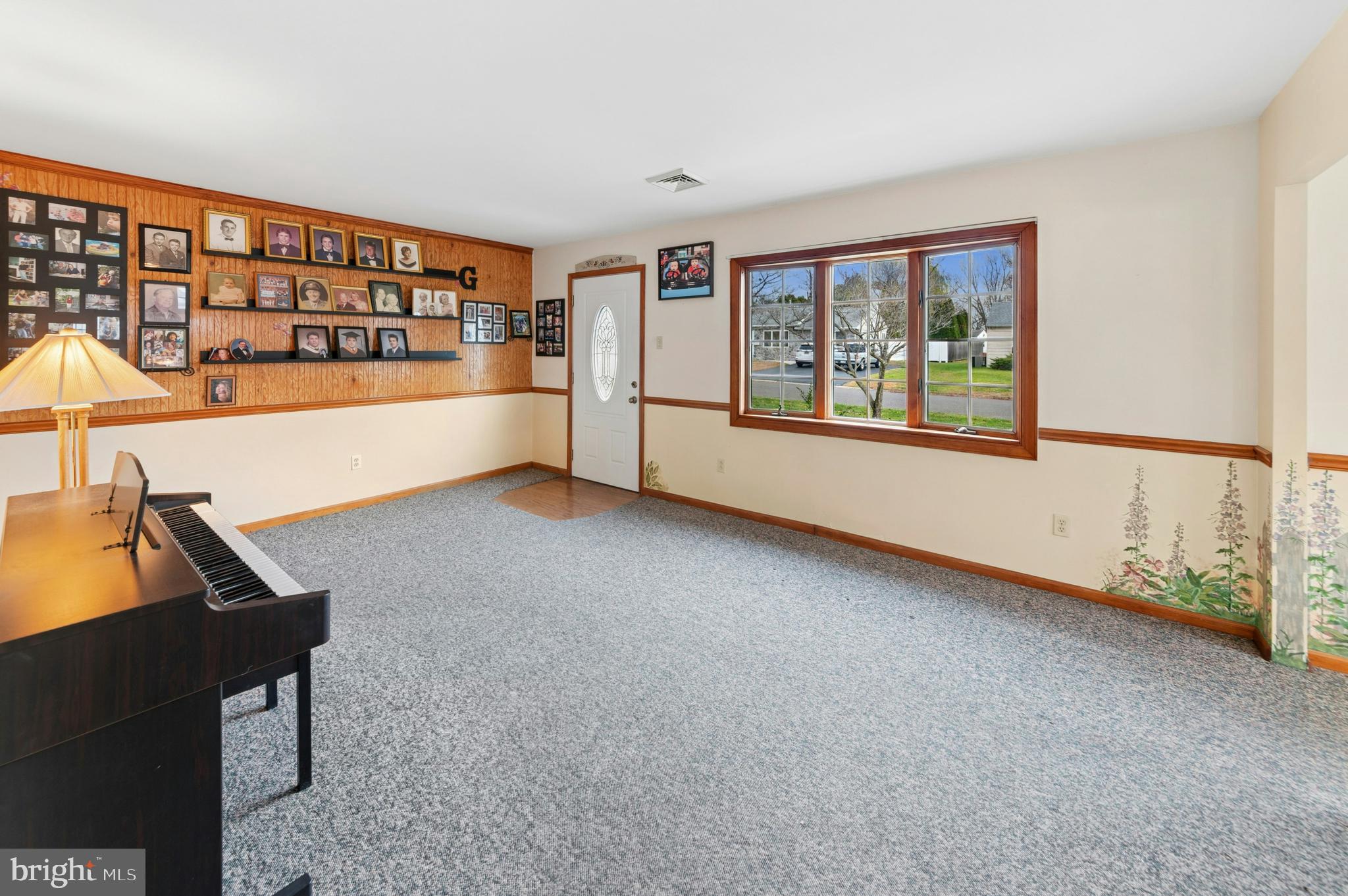 908 CIRCLE DRIVE