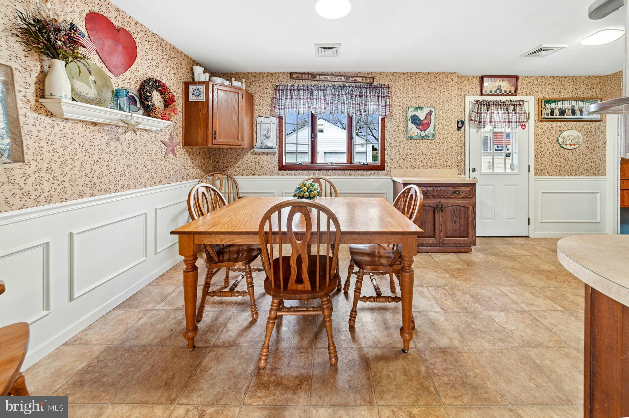 908 CIRCLE DRIVE