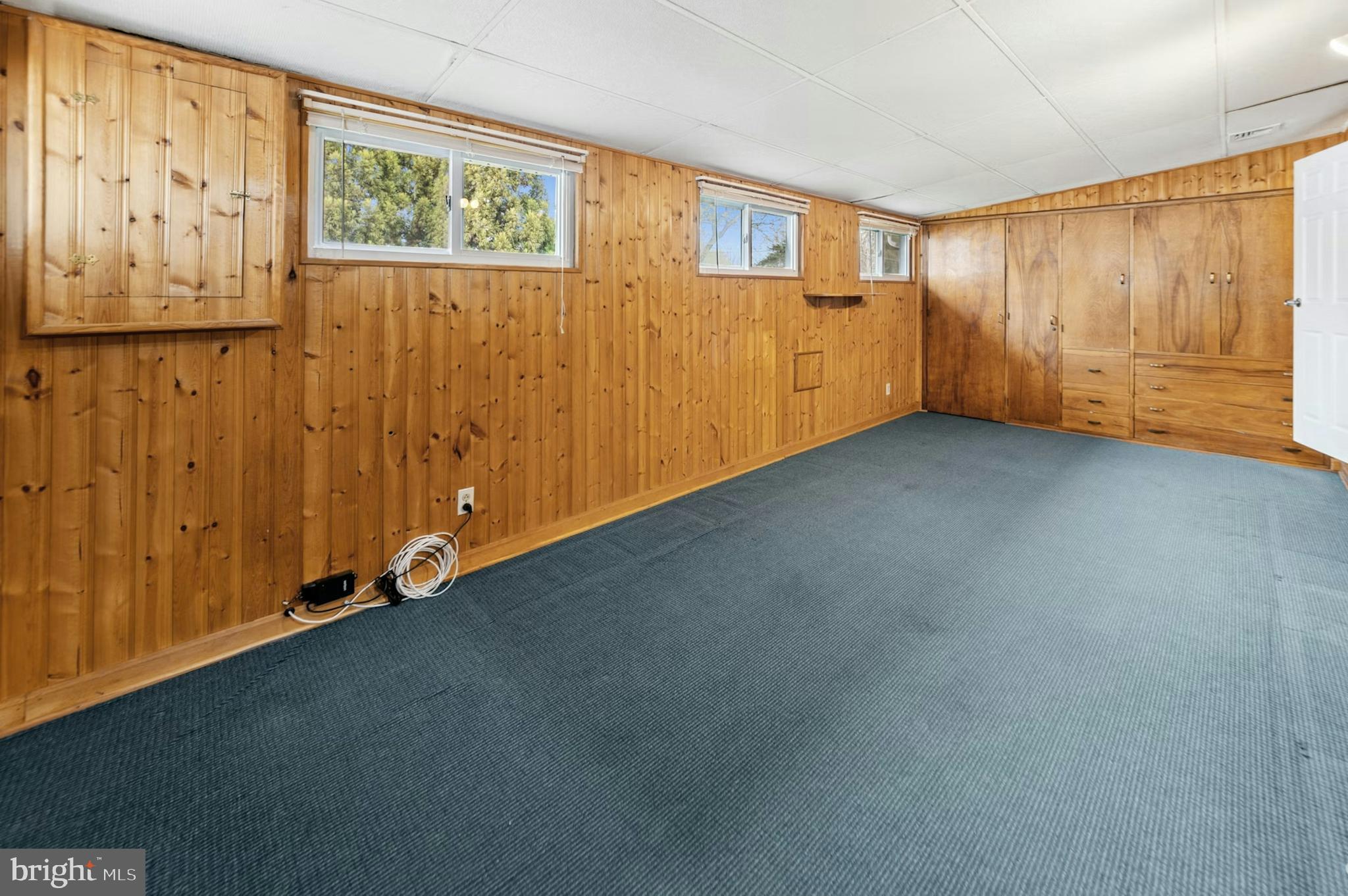 908 CIRCLE DRIVE