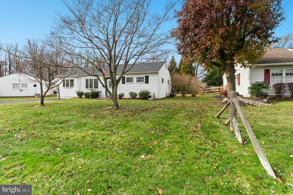 908 CIRCLE DRIVE