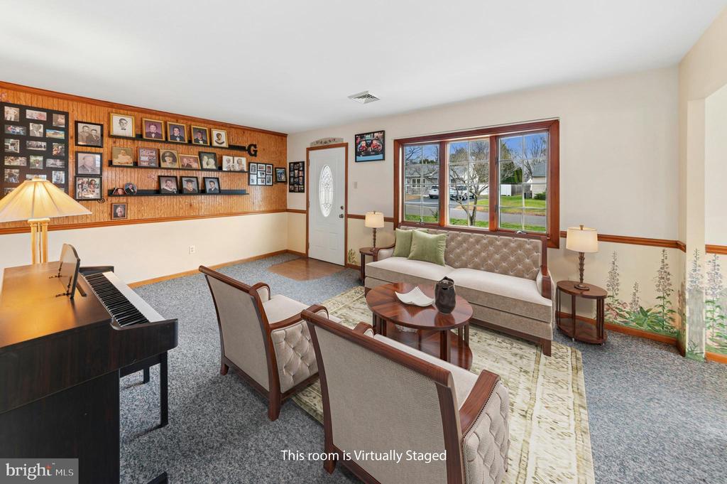908 CIRCLE DRIVE
