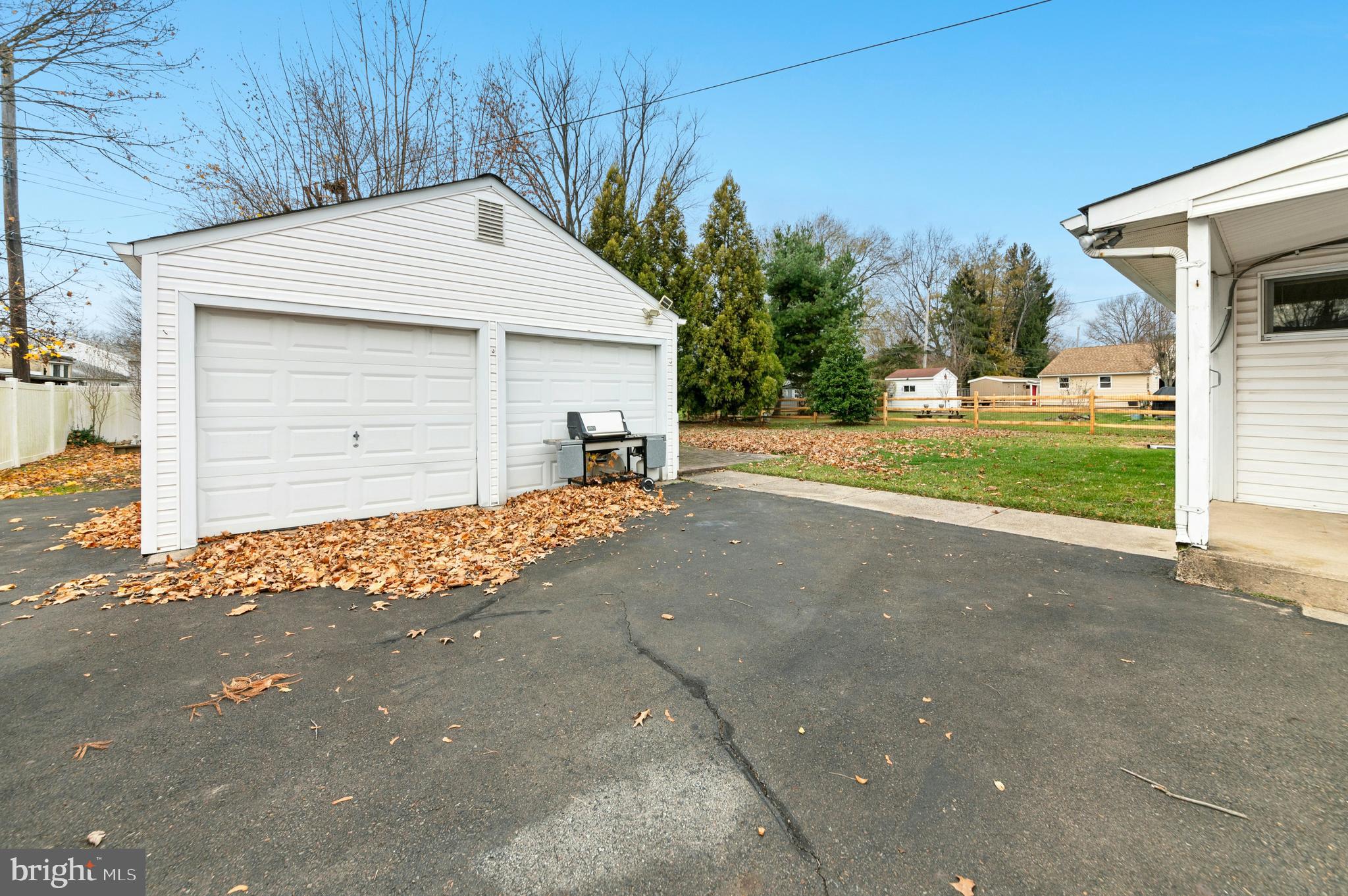 908 CIRCLE DRIVE