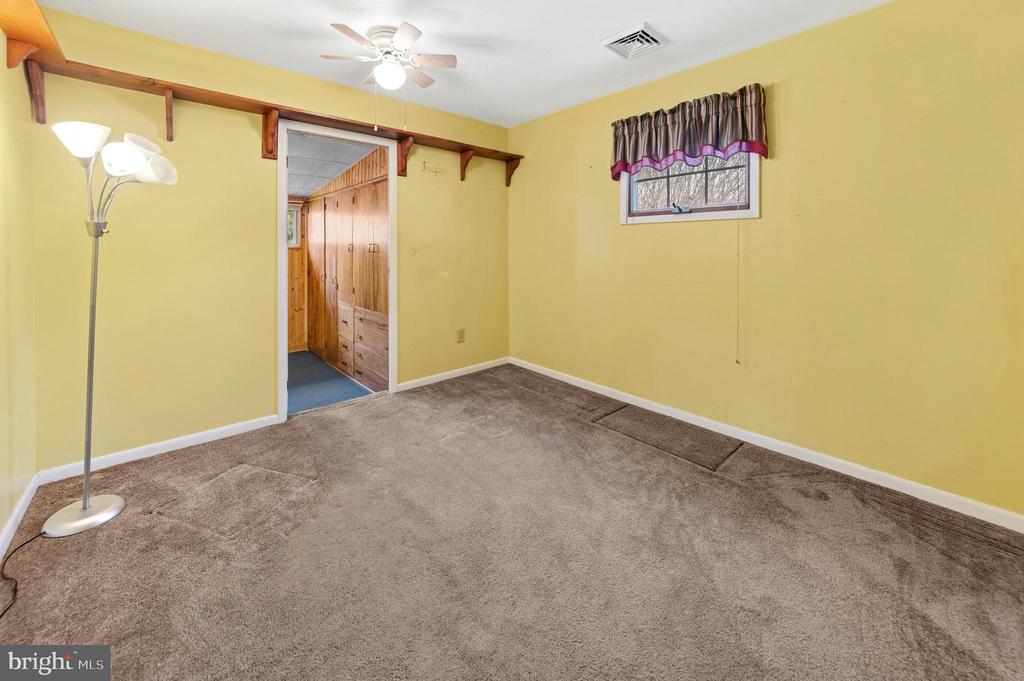 908 CIRCLE DRIVE