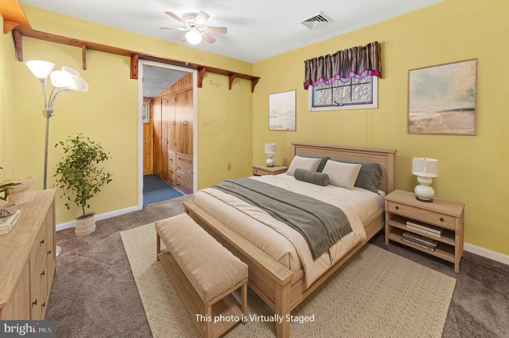 908 CIRCLE DRIVE