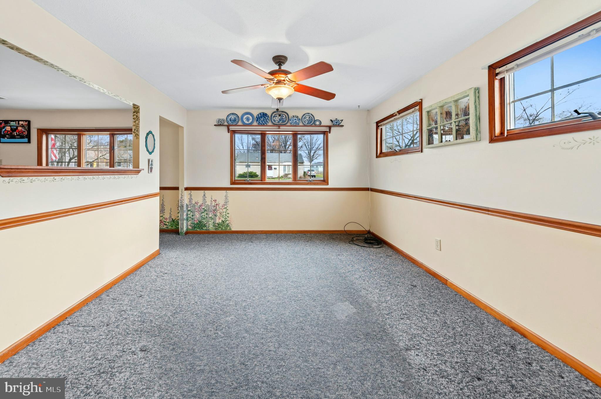 908 CIRCLE DRIVE