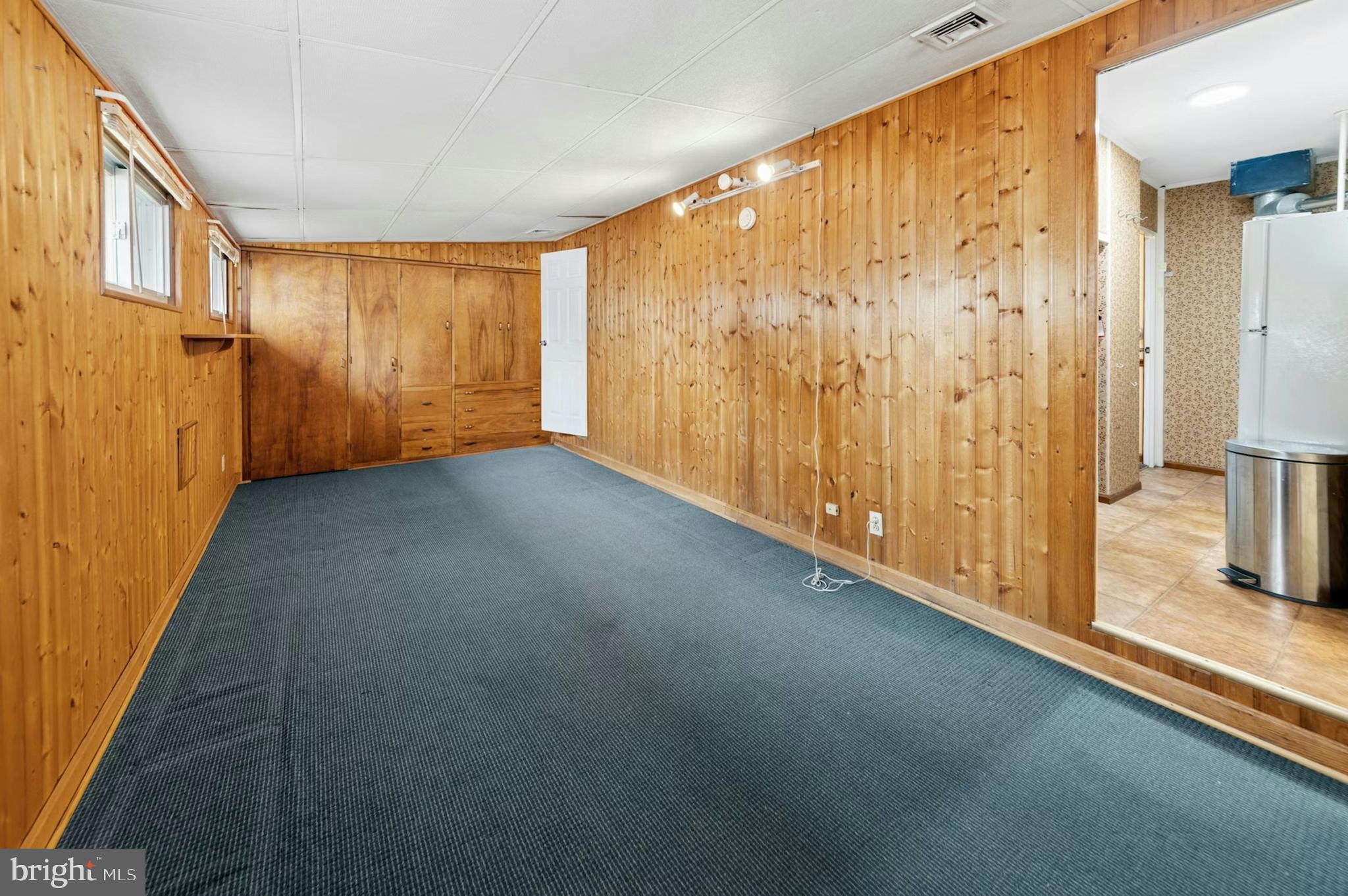 908 CIRCLE DRIVE
