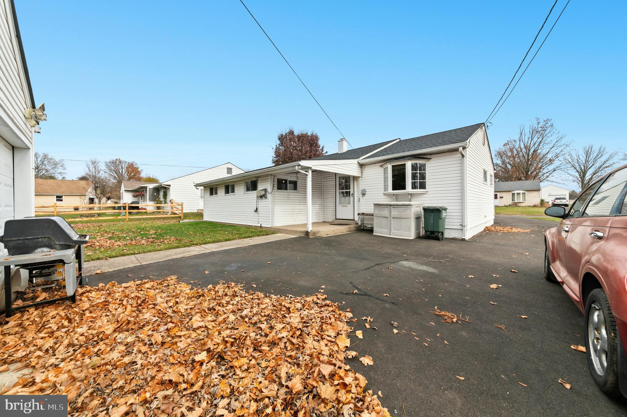 908 CIRCLE DRIVE