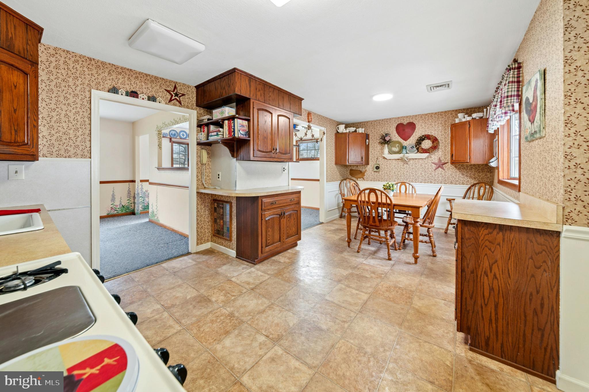 908 CIRCLE DRIVE