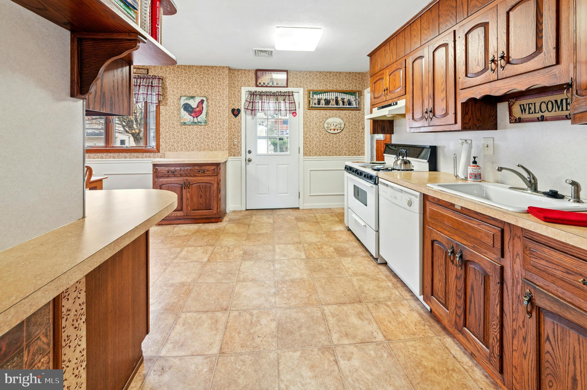 908 CIRCLE DRIVE