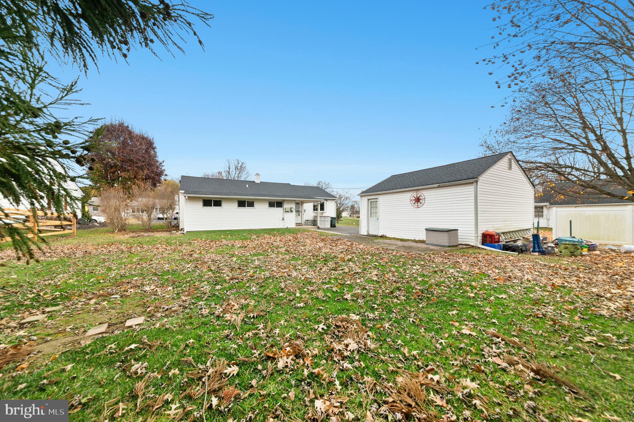 908 CIRCLE DRIVE