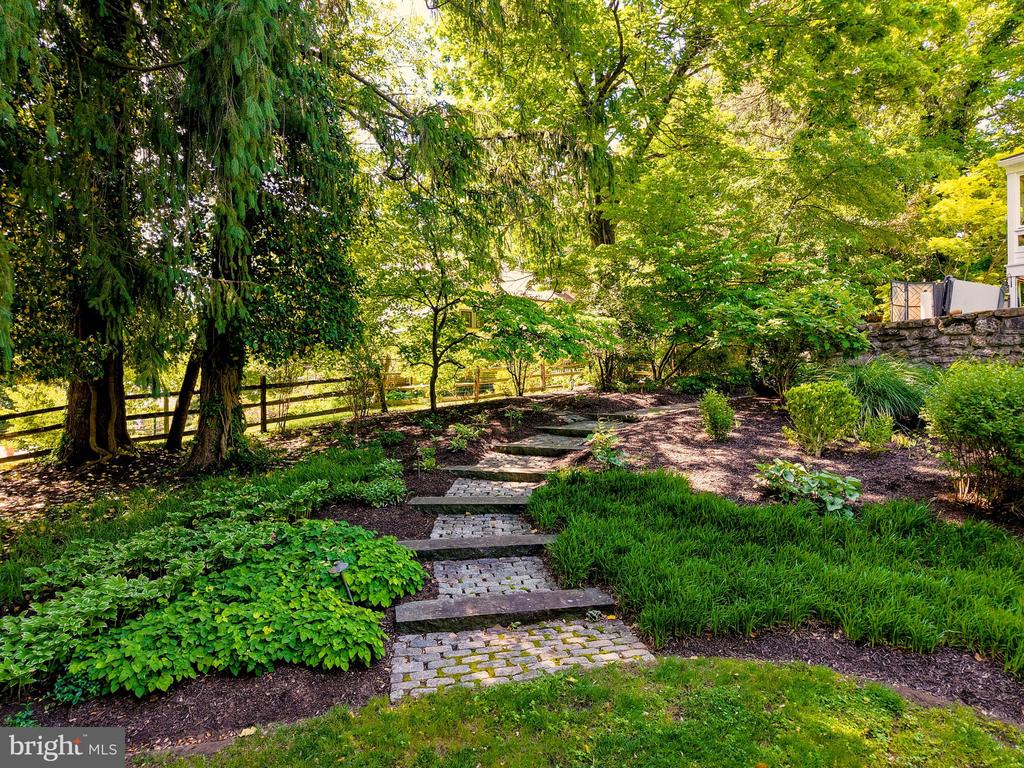2885 MILL ROAD