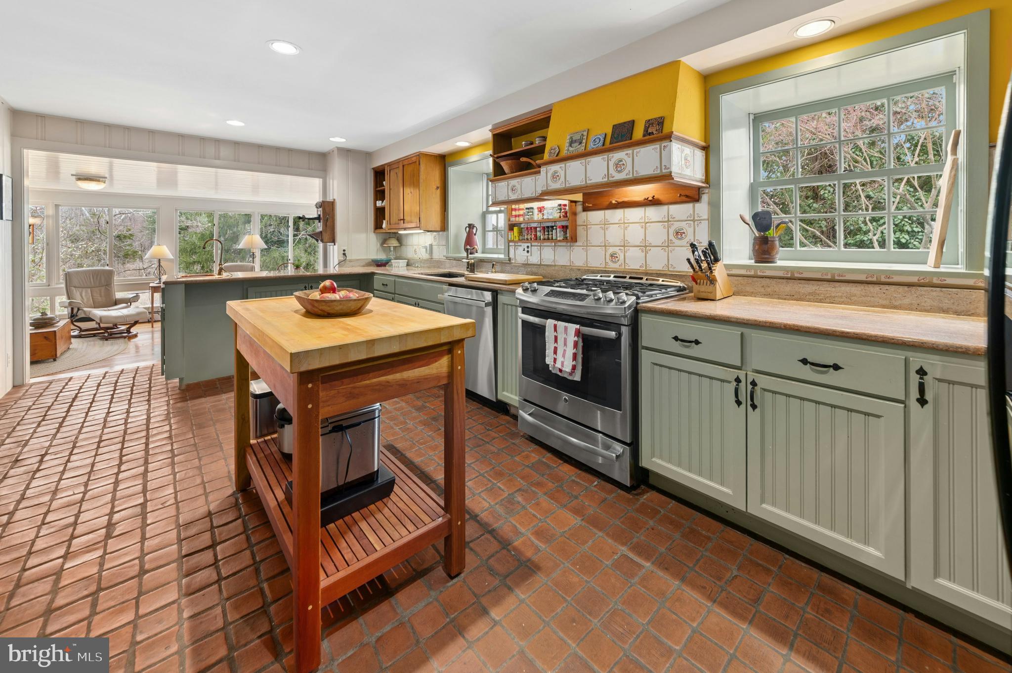 2885 MILL ROAD