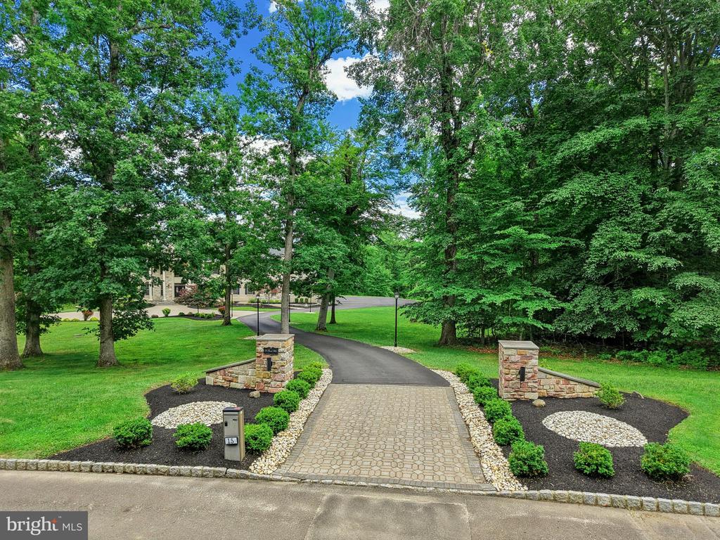 15 GREAT HILLS ROAD