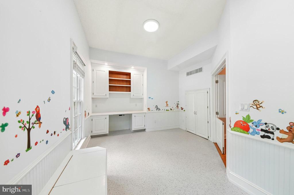 15 GREAT HILLS ROAD