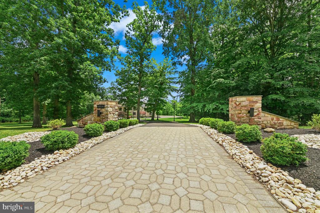 15 GREAT HILLS ROAD