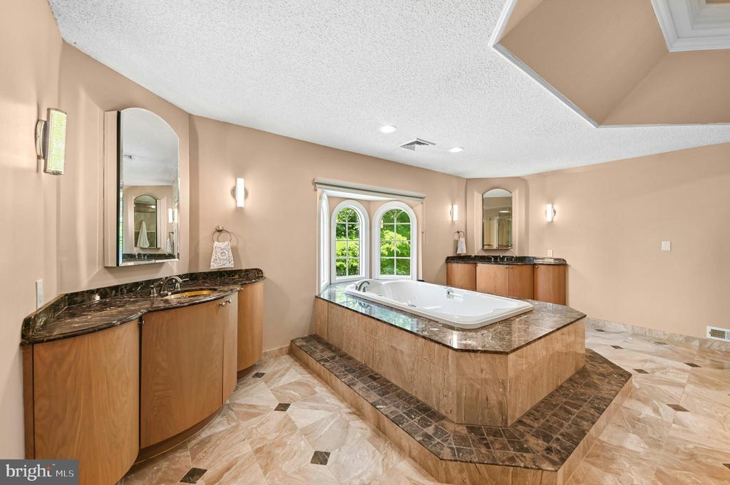 15 GREAT HILLS ROAD