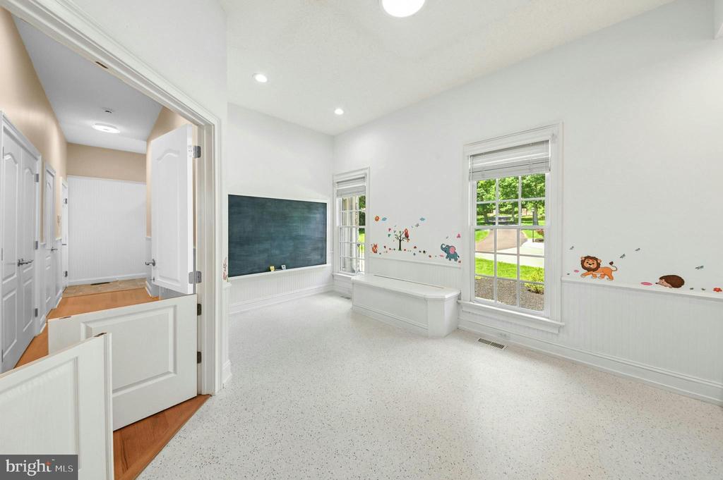 15 GREAT HILLS ROAD