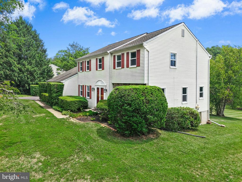 2608 SPRINGHILL CIRCLE