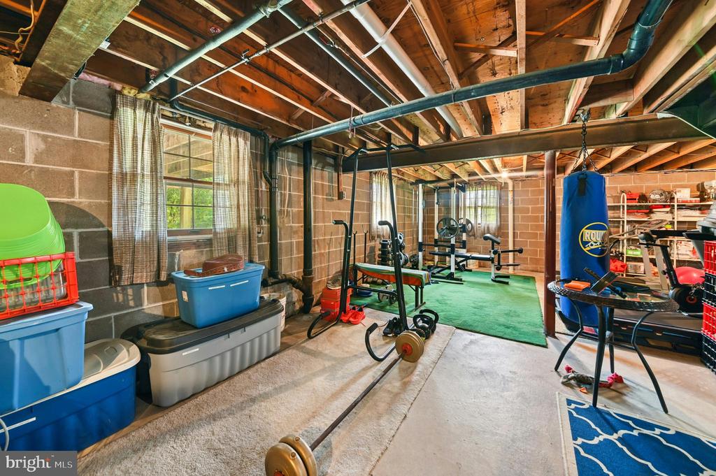 2608 SPRINGHILL CIRCLE