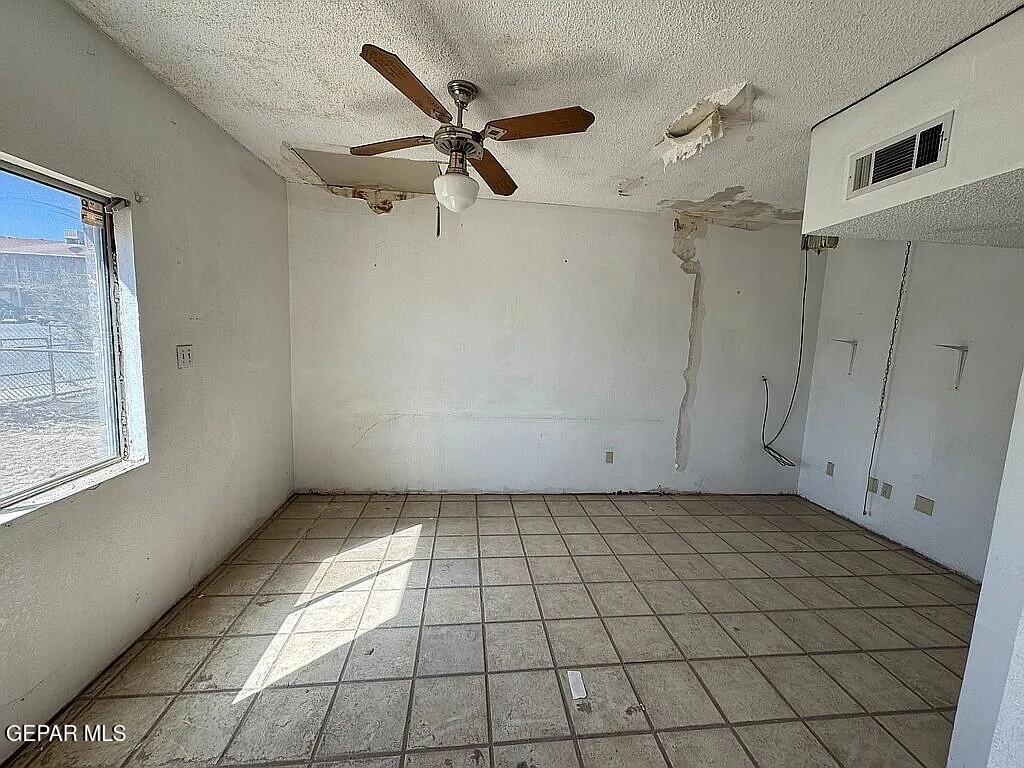 525 Center Way