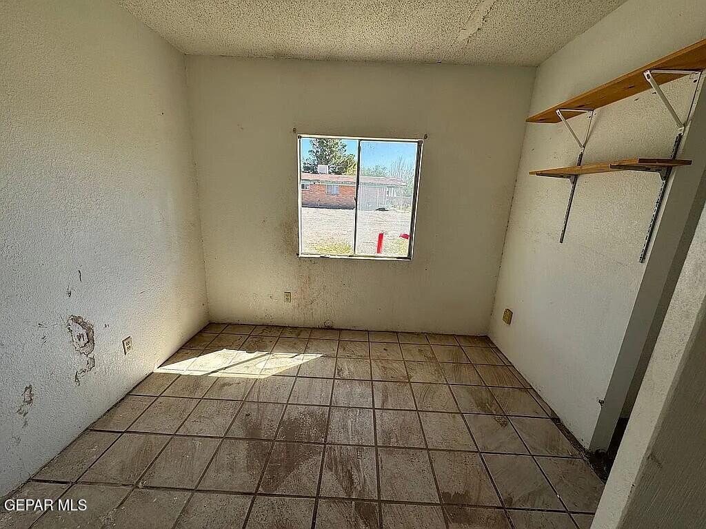 525 Center Way