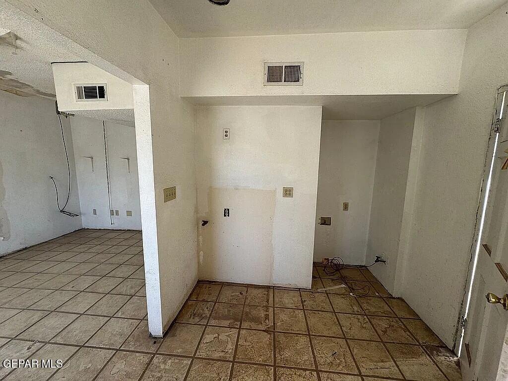 525 Center Way