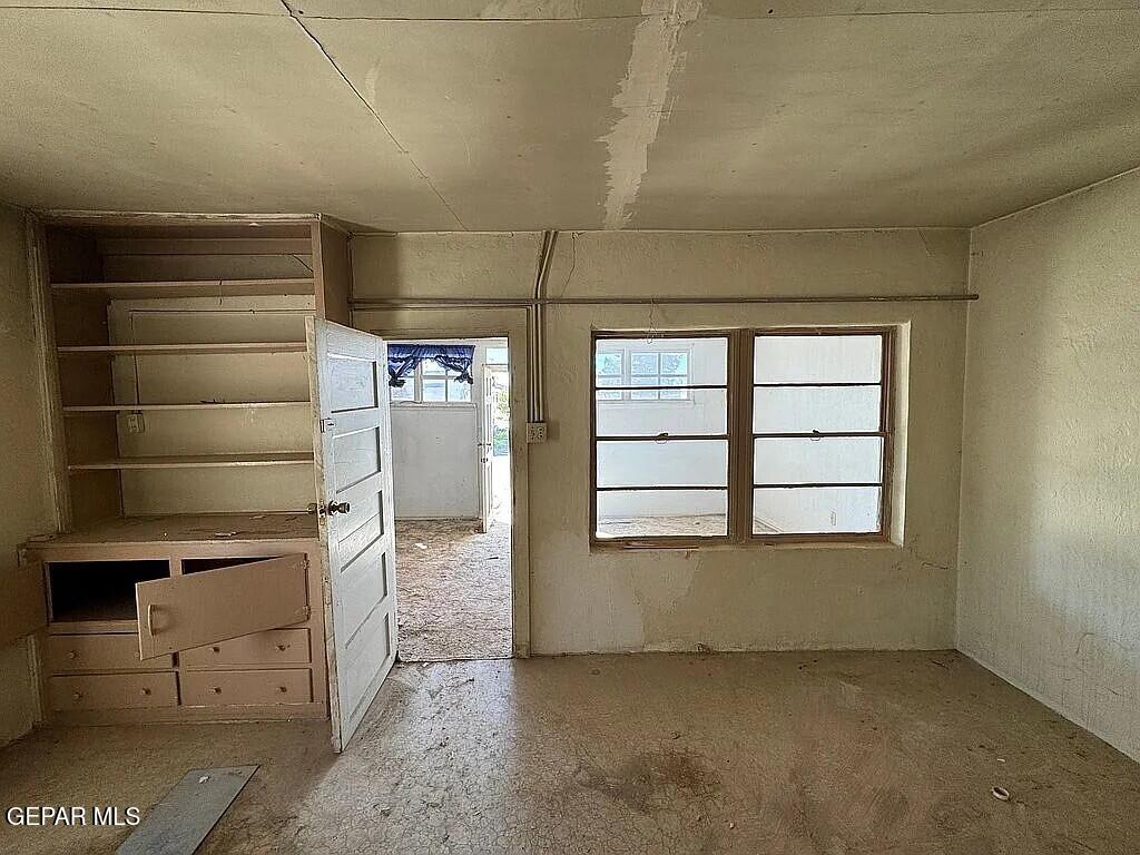525 Center Way