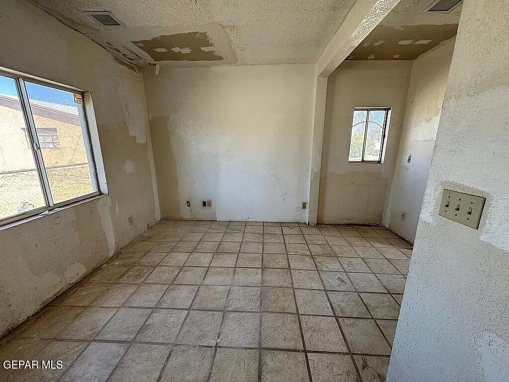 525 Center Way