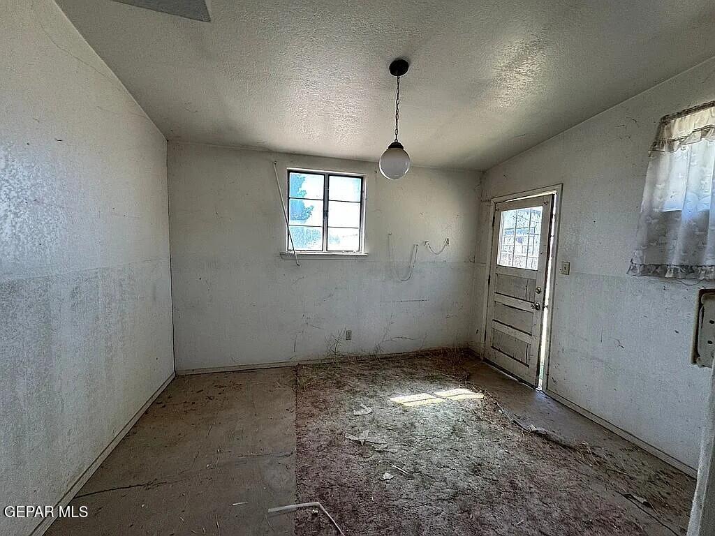 525 Center Way