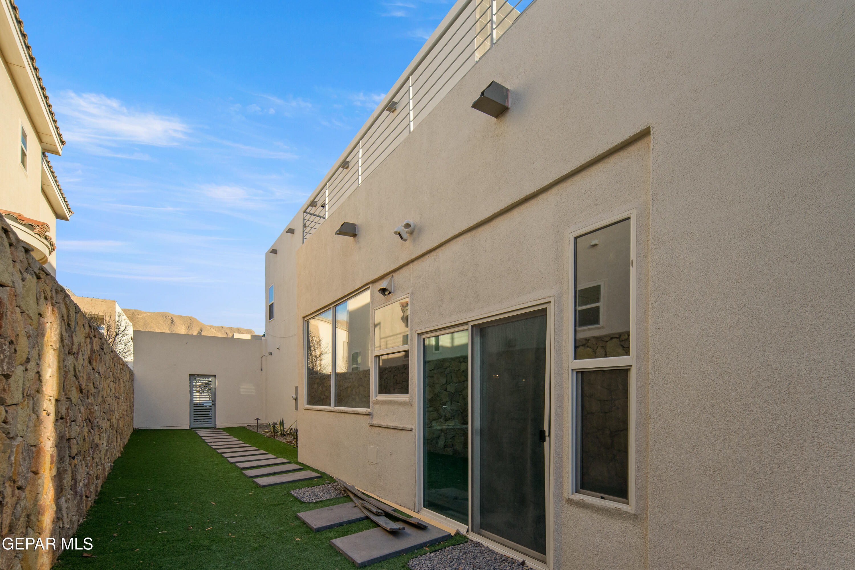 421 S FESTIVAL Drive