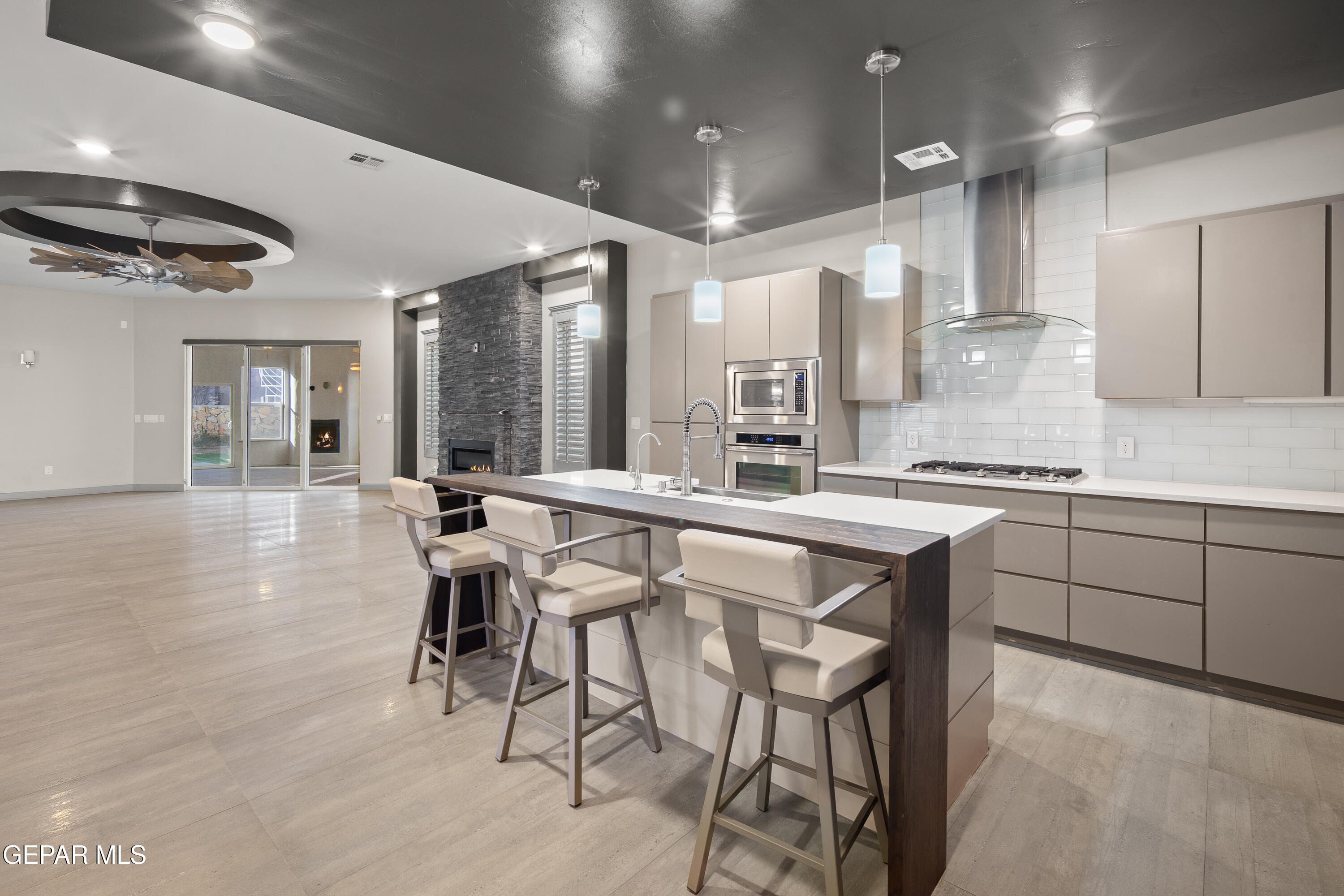 421 S FESTIVAL Drive