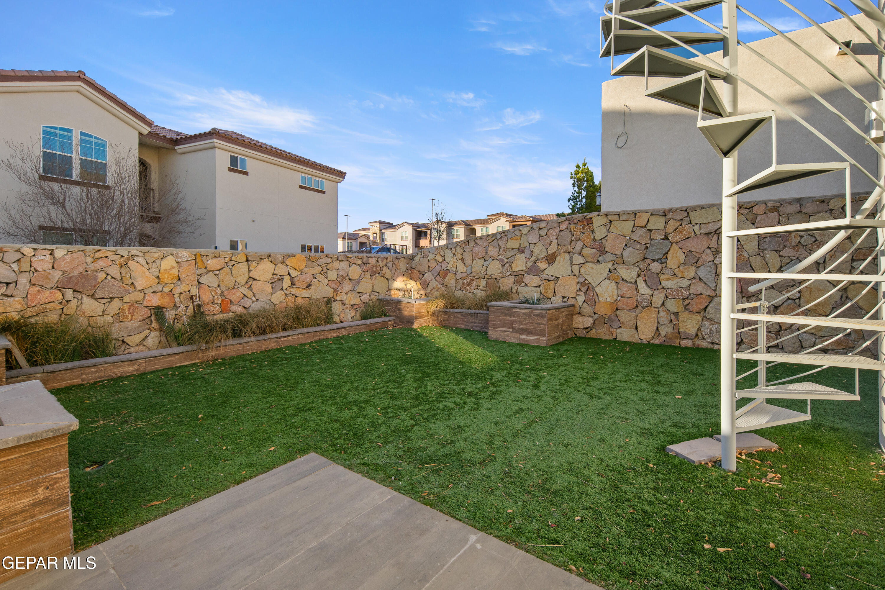 421 S FESTIVAL Drive