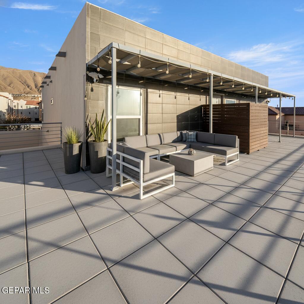 421 S FESTIVAL Drive