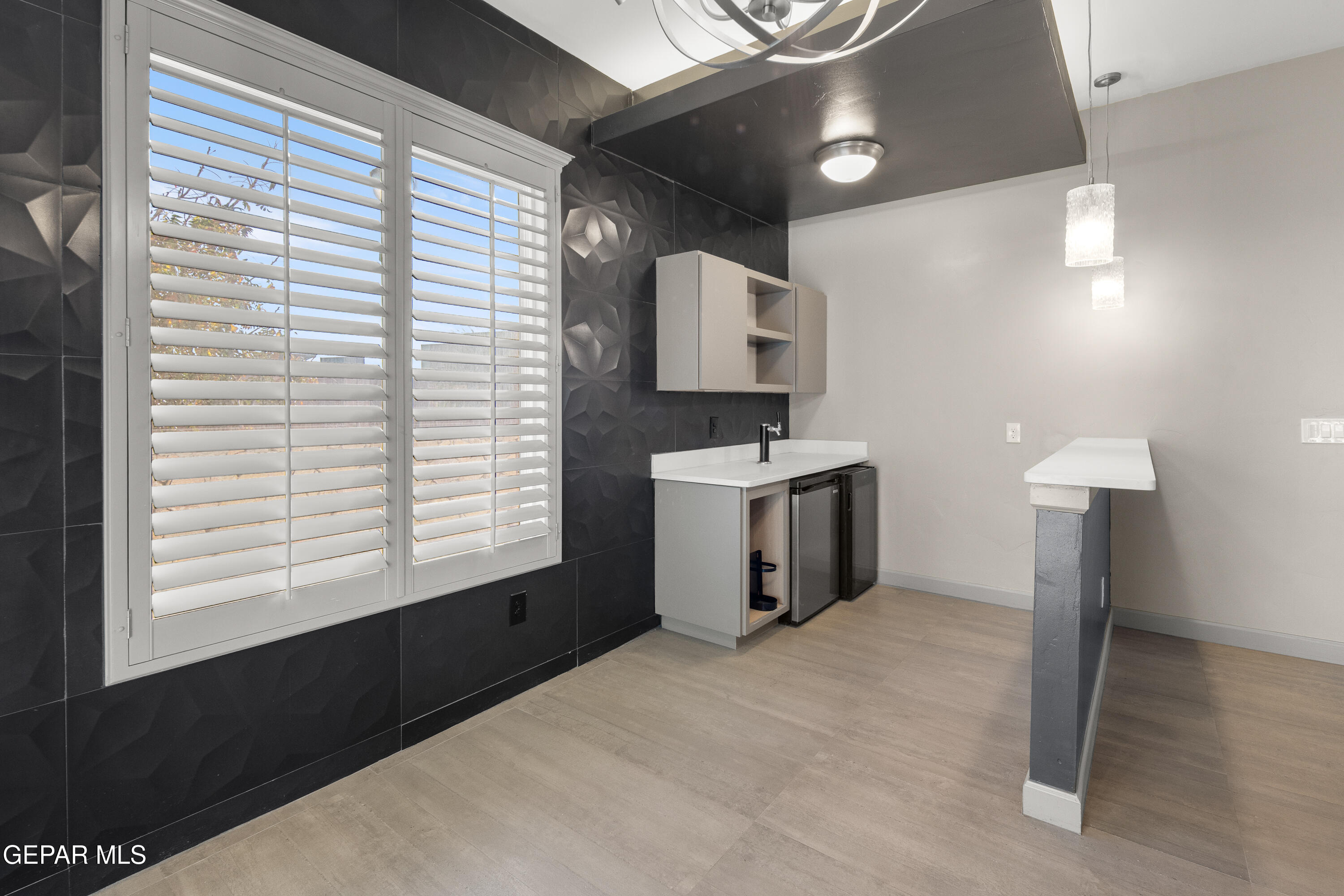 421 S FESTIVAL Drive