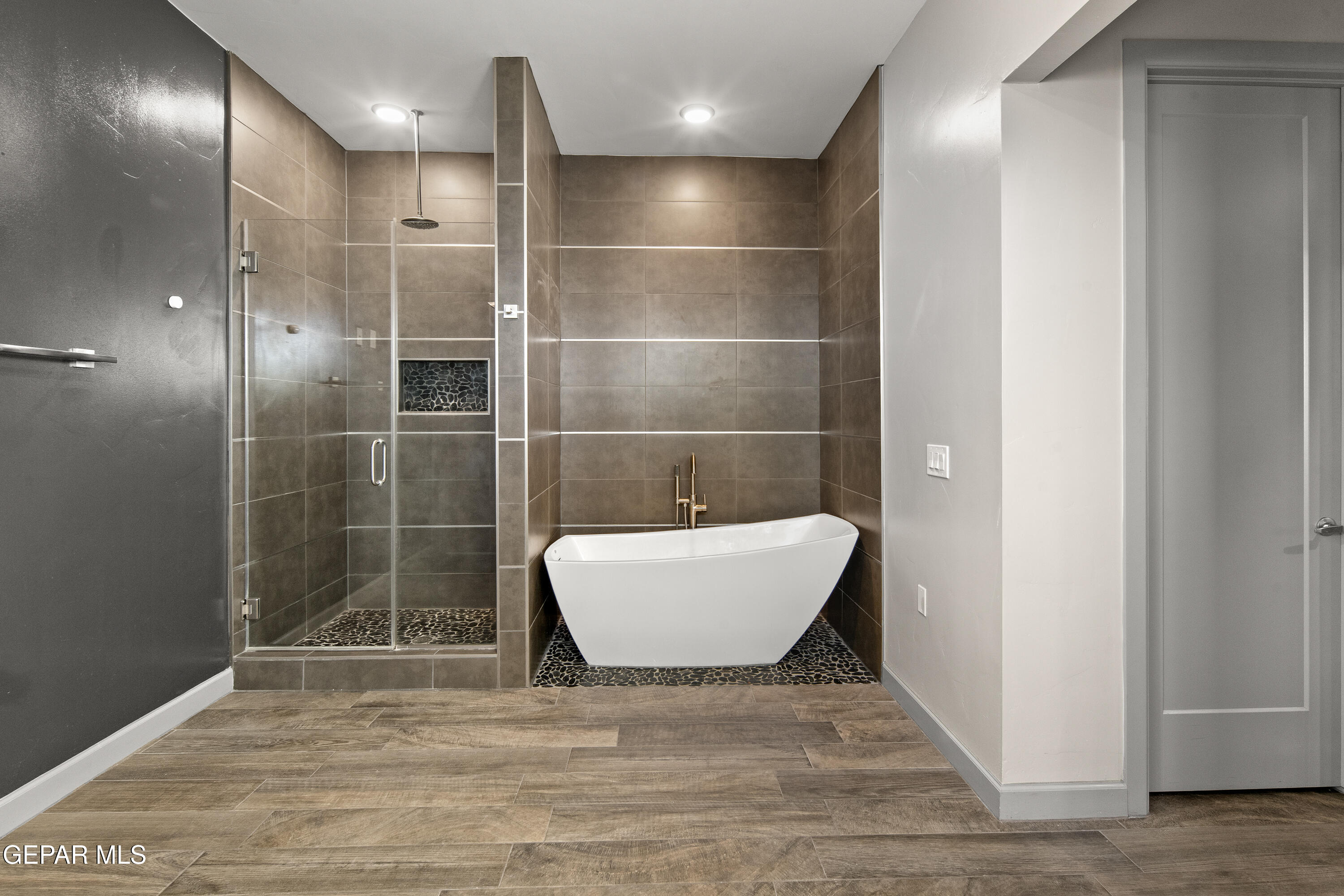 421 S FESTIVAL Drive