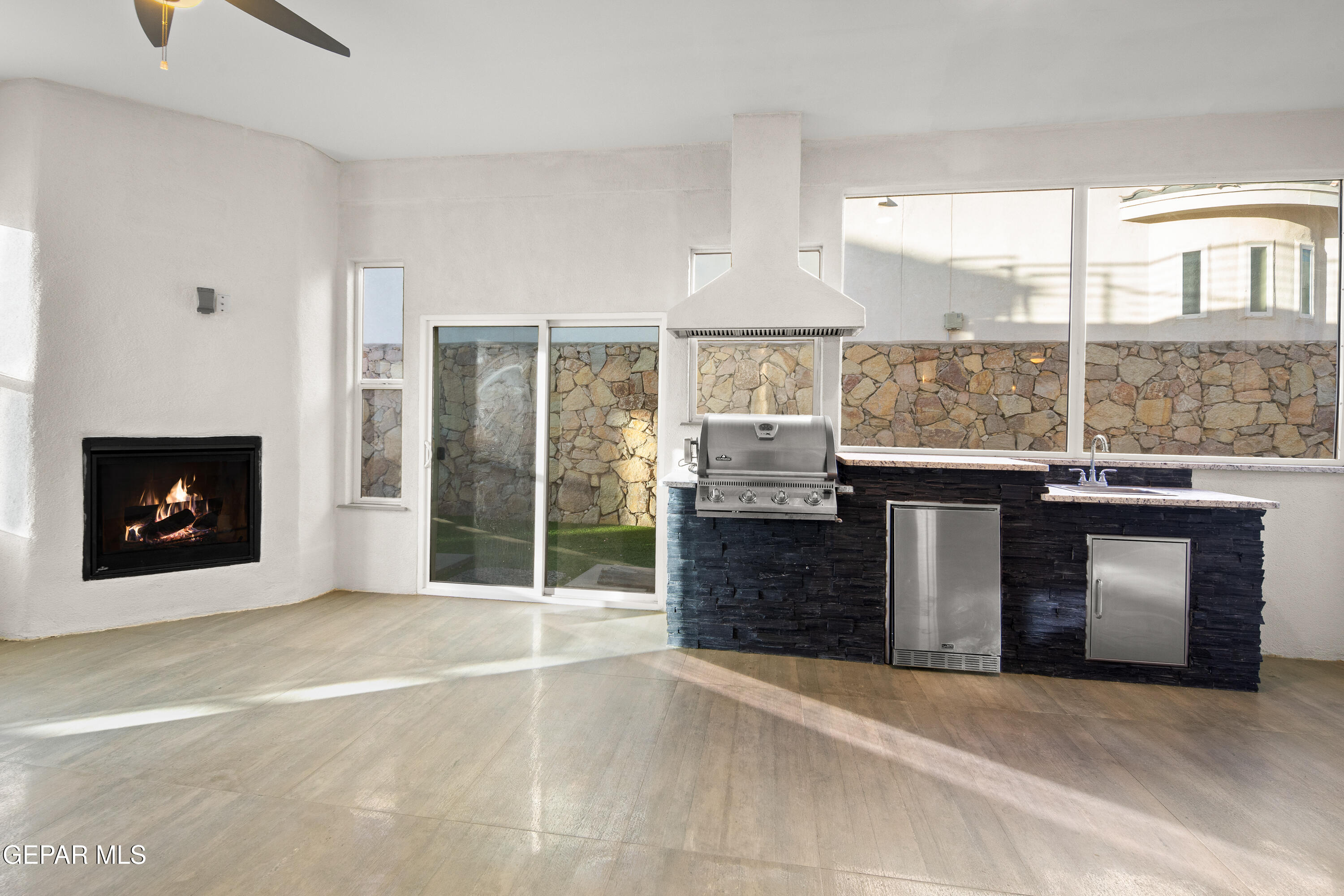 421 S FESTIVAL Drive