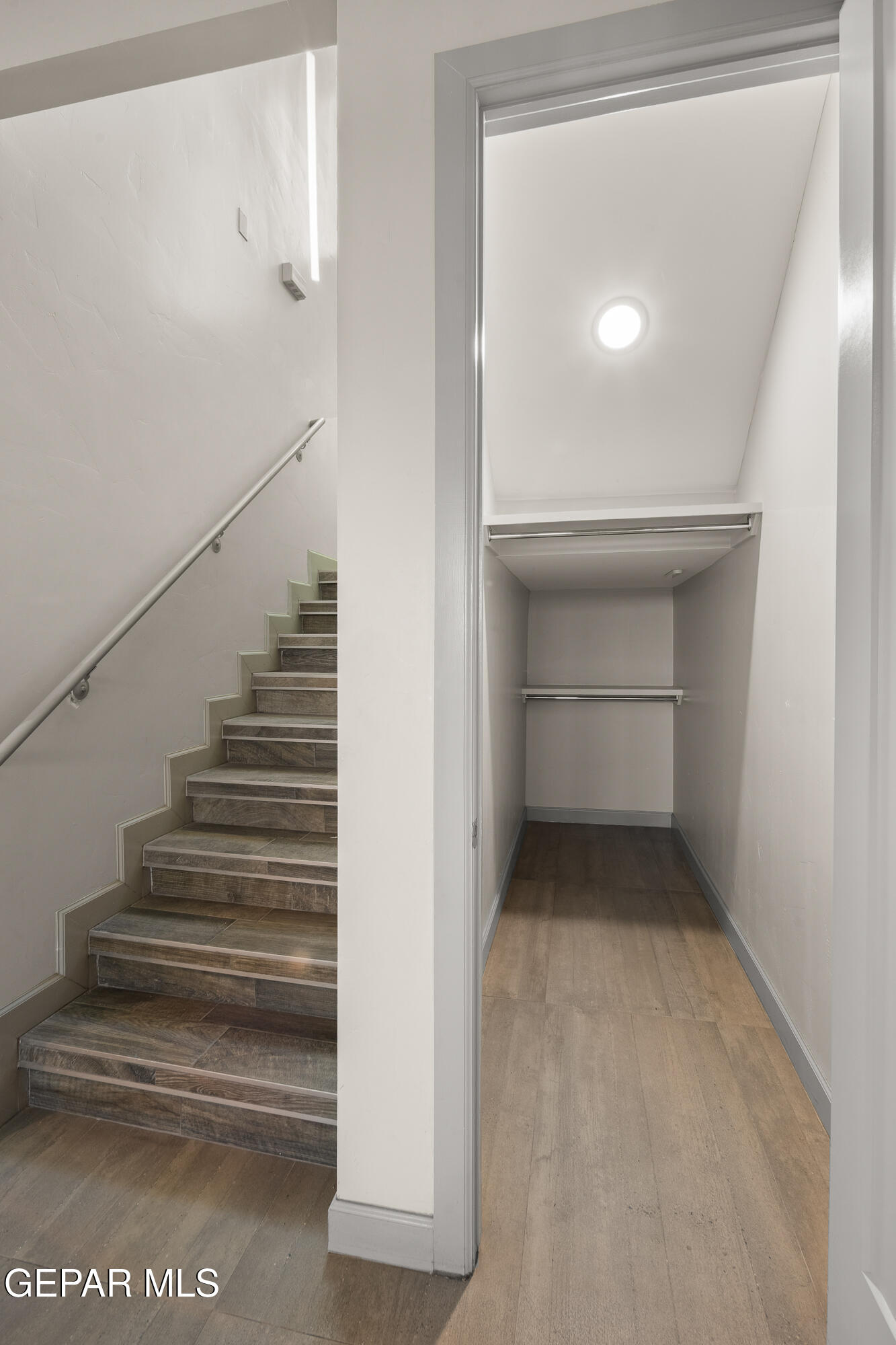 421 S FESTIVAL Drive