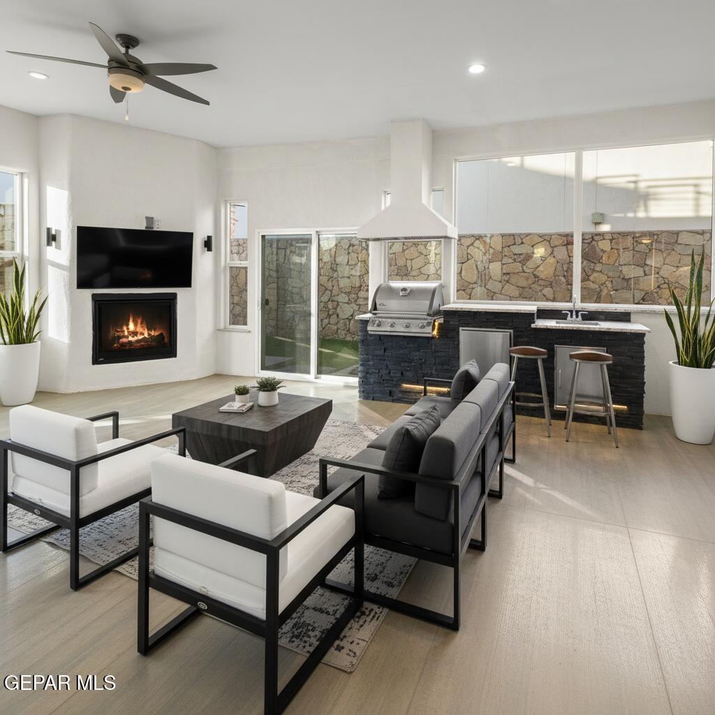 421 S FESTIVAL Drive