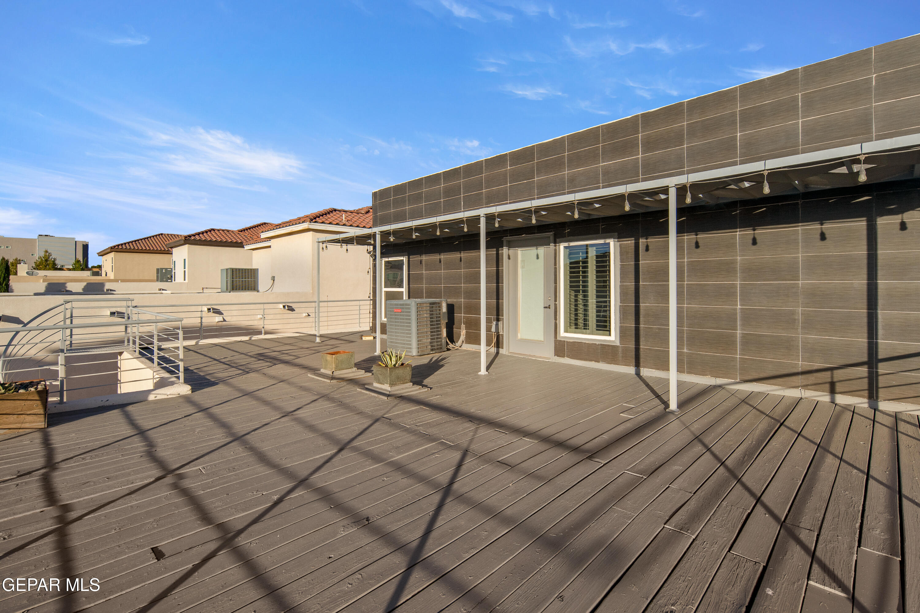 421 S FESTIVAL Drive