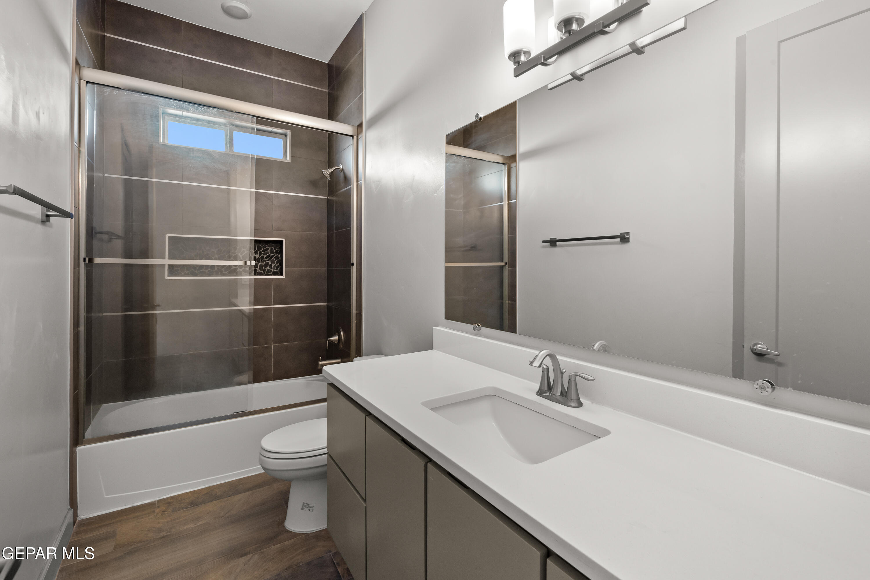 421 S FESTIVAL Drive