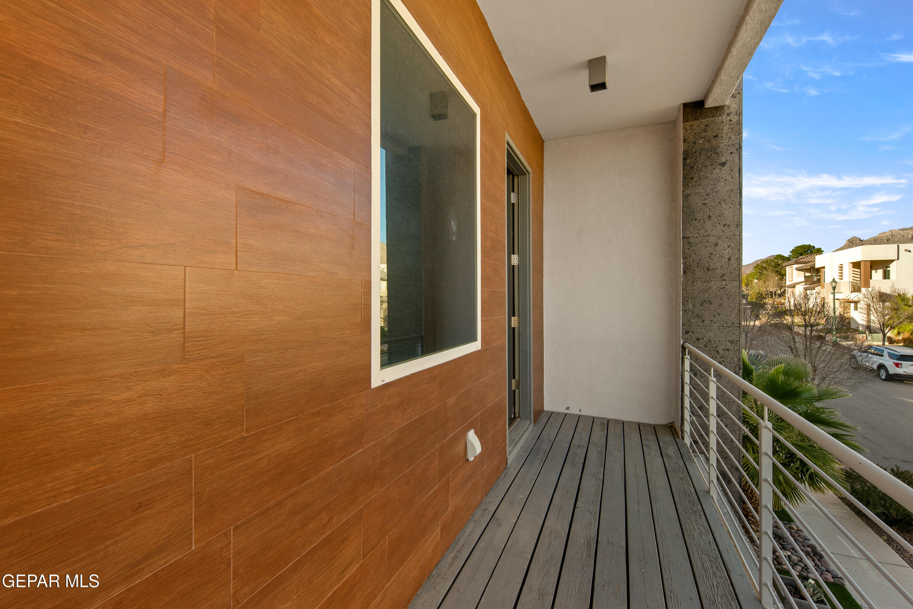 421 S FESTIVAL Drive