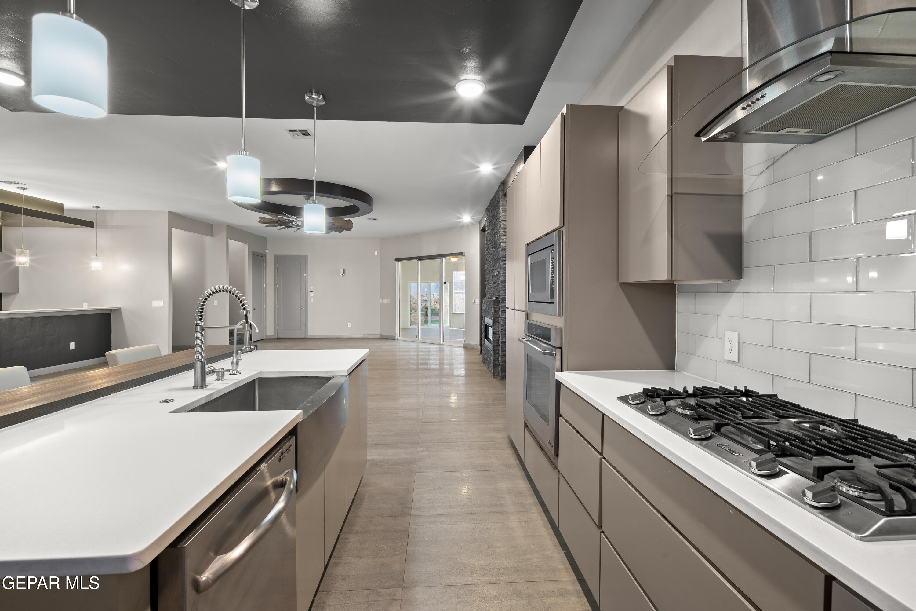 421 S FESTIVAL Drive