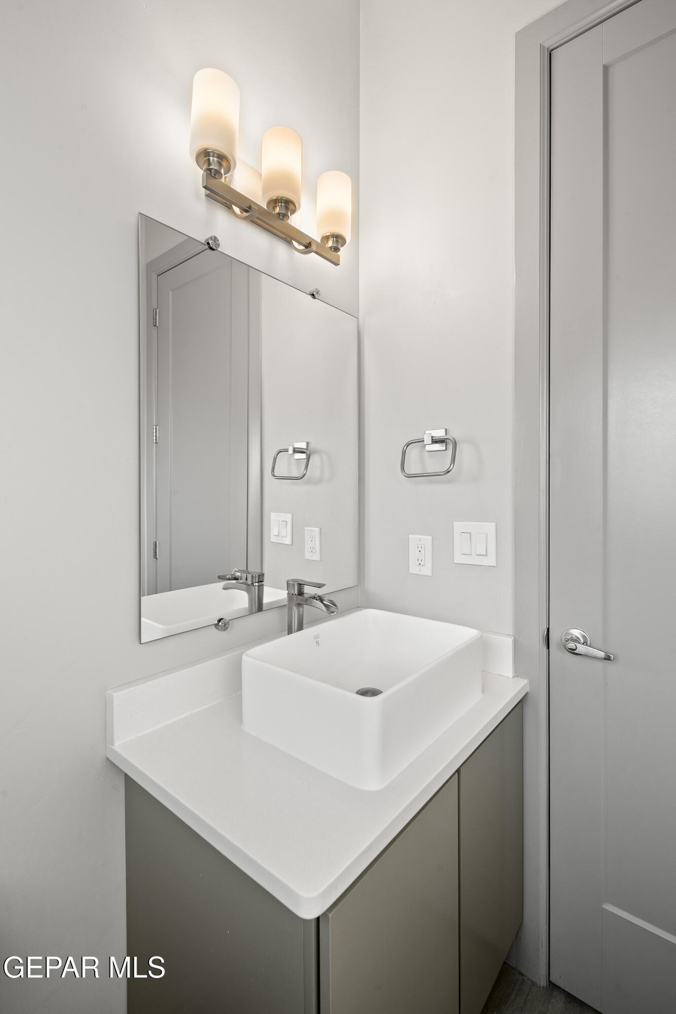 421 S FESTIVAL Drive