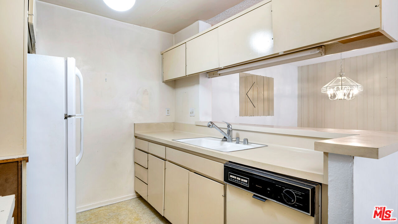 6435 Green Valley Cir Unit: 208